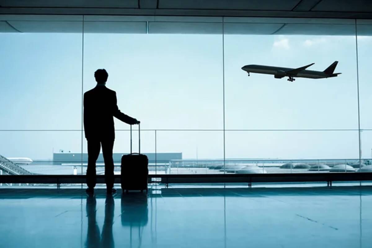 Qual é o melhor horário para comprar a passagem aérea, por um custo menor?