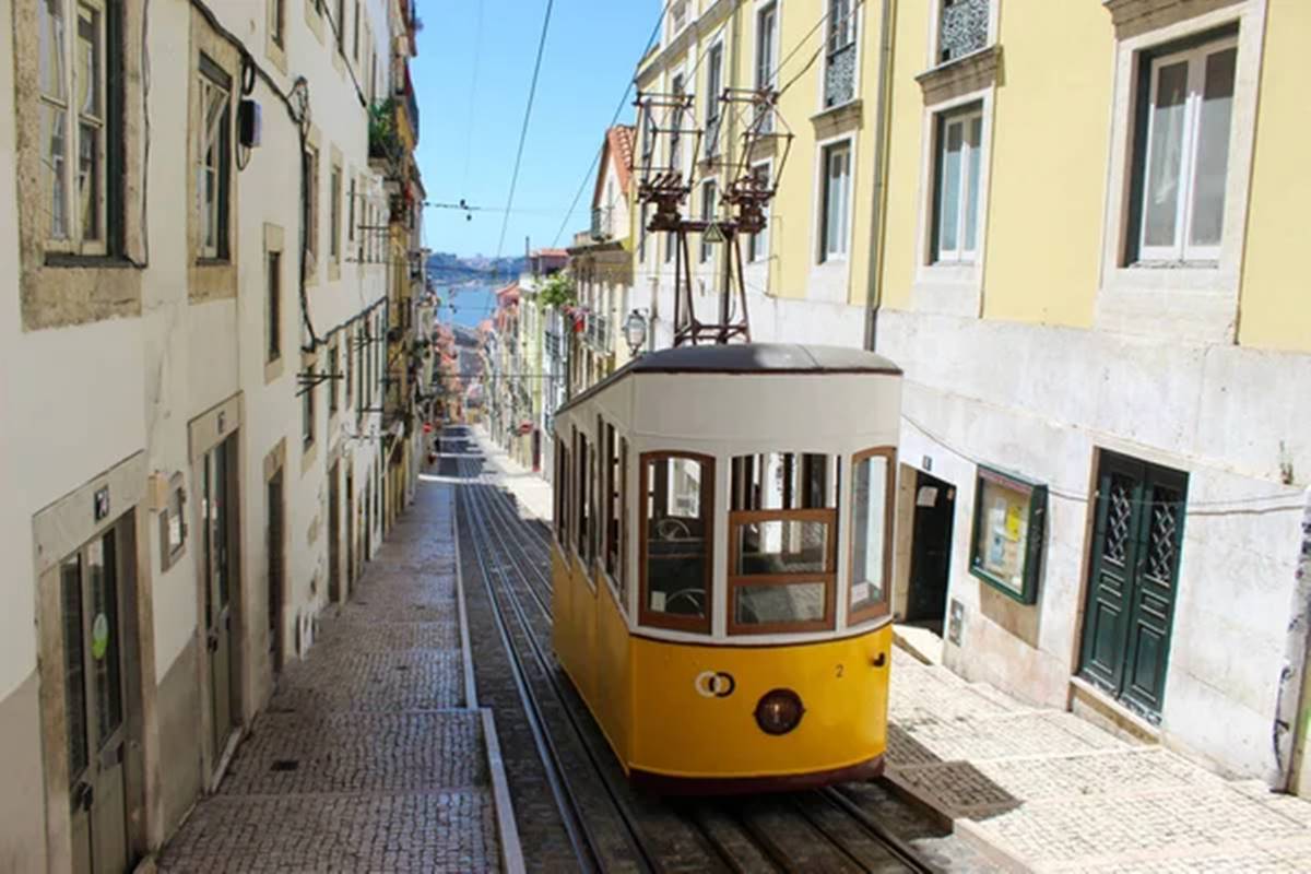 Quais são as duas cidades de Portugal que têm mais brasileiros?